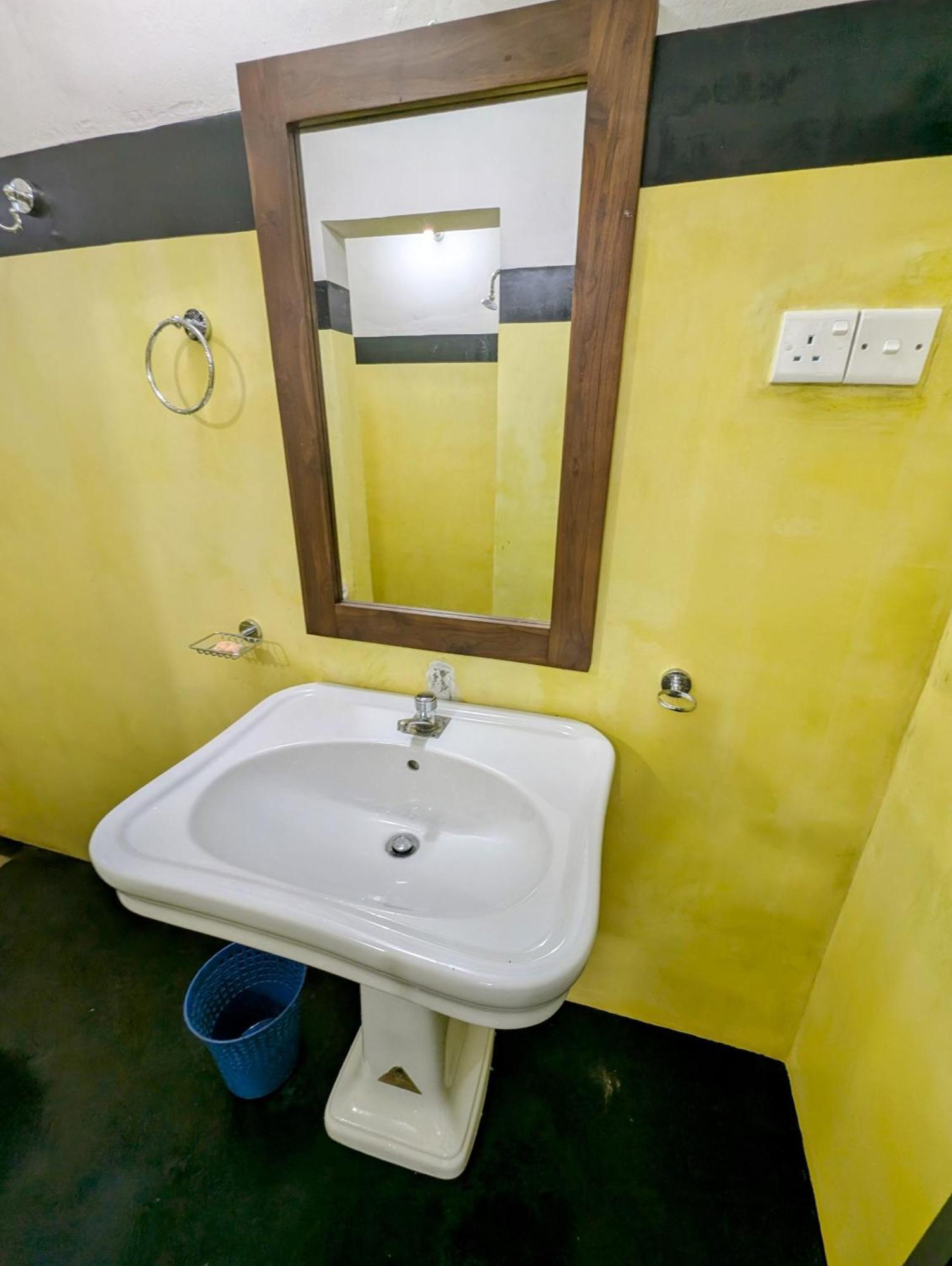 Hostel Costels Weligama Exterior foto